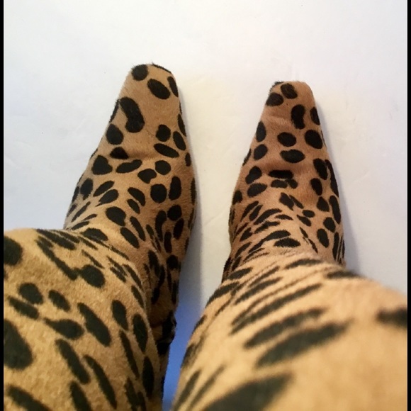 BCBG Leopard Print boots - Picture 4 of 8